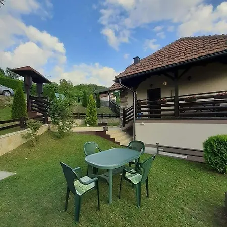 Kuca Za Odmor Drina & Tara Case de vacanță